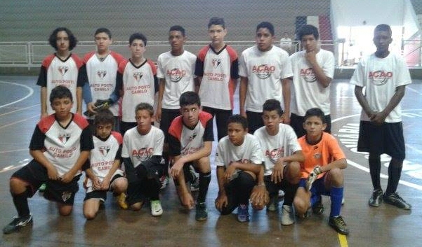 3 4 Escolinhas de futsal da AAF participam de amistosos no clube