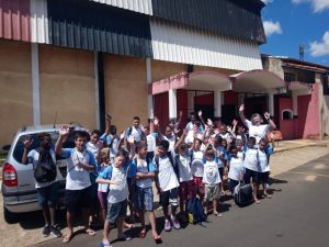 Crianças da Vila dos Meninos se divertem na A.A.Ferroviária