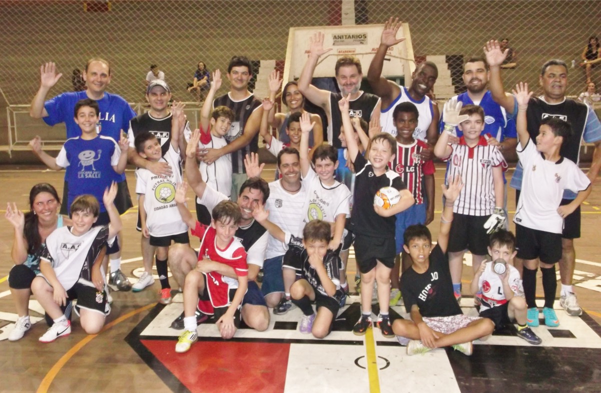 DSCF1164 Pais e filhos se divertem em partidas de futsal na Ferroviária
