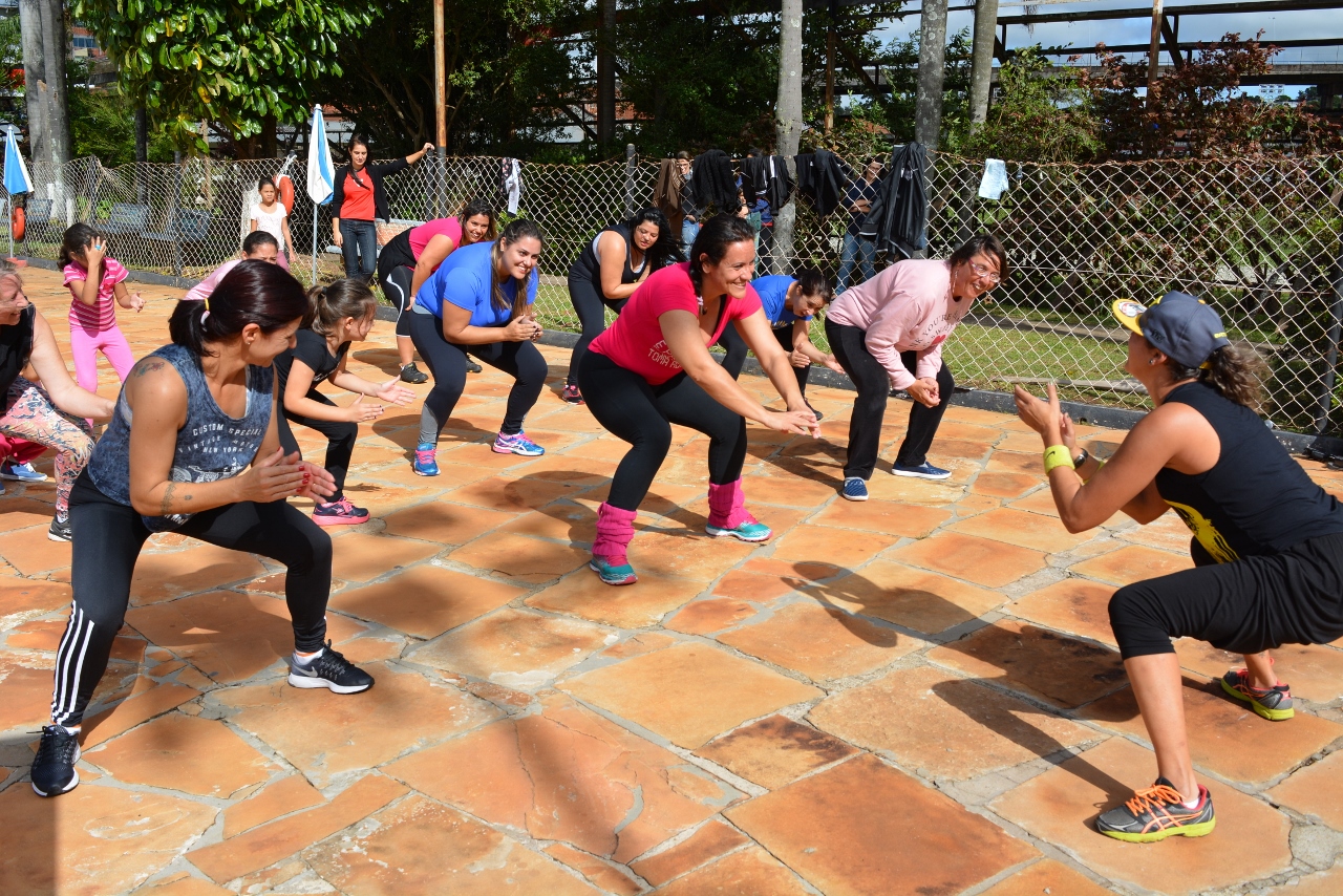 Aulão de Zumba ao ar livre animou o final de semana
