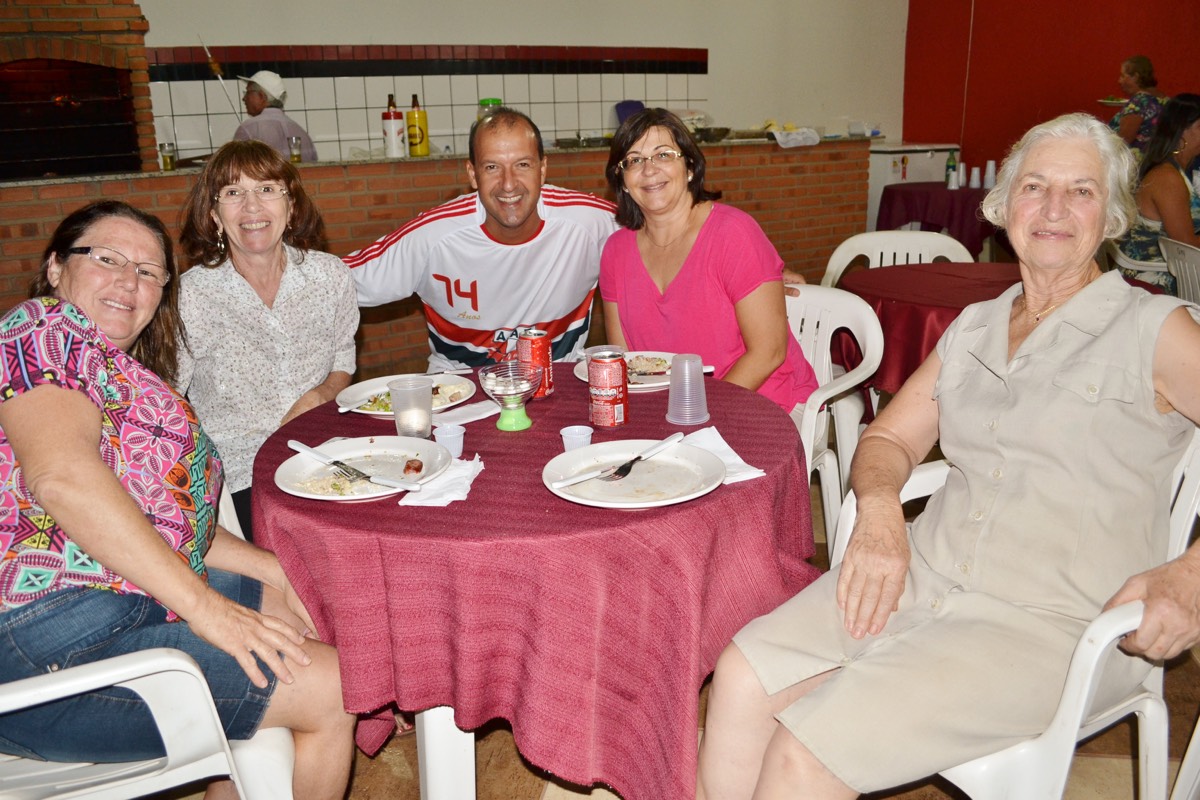DSC 3141 Turmas da hidroginástica e sauna da AAF realizam confraternização