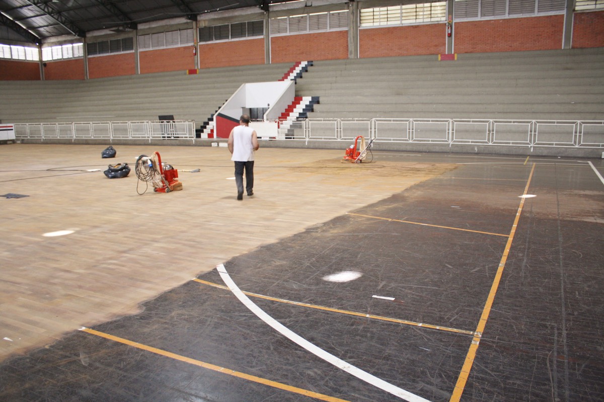 IMG 1365 Quadras dos ginásios da AAF ganharão novo revestimento