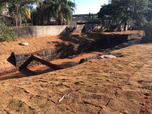 Obras de revitalização do Córrego Água Fria