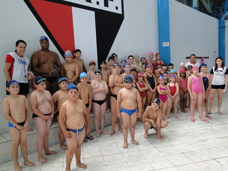 chiri XIII Vitrine Chiri de Natação reuniu diversas famílias no clube