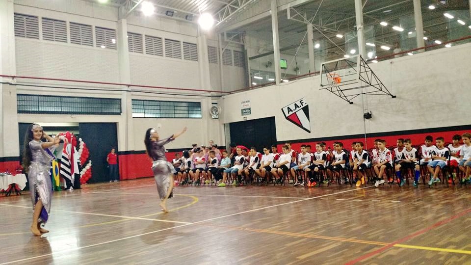 formatura Alunos das escolinhas e projetos sociais participaram de formatura