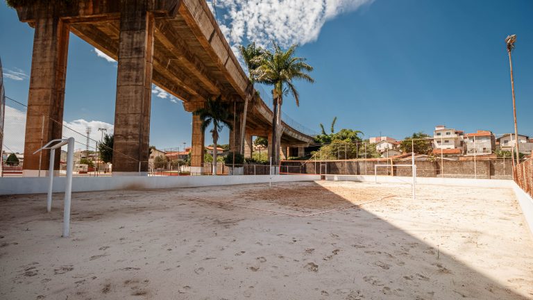 quadra-areia-min