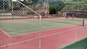 Aulas de tênis gratuitas para crianças sócias da AAF