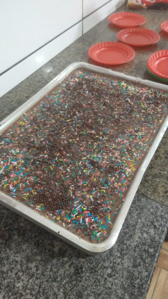 WhatsApp Image 2023 07 14 at 17.59.01 Mega Férias da AAF contou com divertida aula de culinária com Bolo de Cenoura