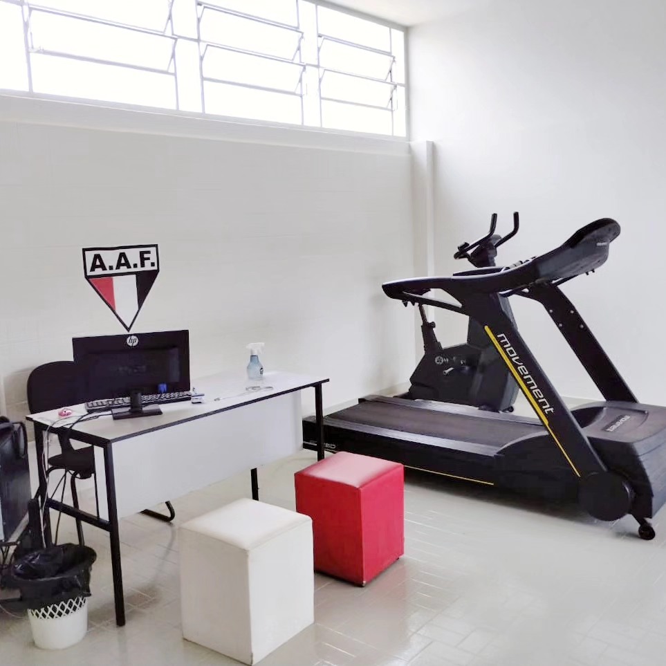 1 2 Sala de avaliação física melhor equipada e amplo espaço