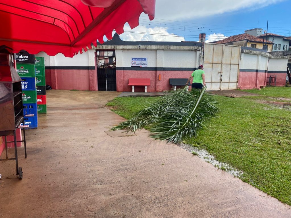 WhatsApp Image 2025 01 24 at 12.35.14 3 FORTES VENTOS E CHUVA DE GRANIZO DEIXAM DANOS ESTRUTURAIS NO CLUBE